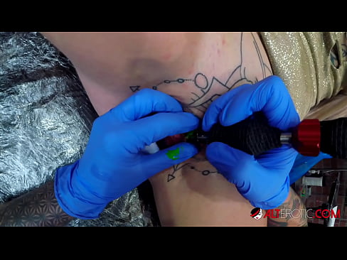 ❤️ Extreem getatoeëerde hottie Sully Savage kreeg een tatoeage op haar clitoris ️❌ Homemade porno at porn nl.vegasservice.ru ❌